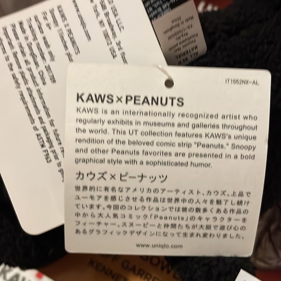 UNI QLO KAWS x Peanuts 8” Snoopy Plushies. NWT COA attached to Black Snoopy only - Picture 5 of 11